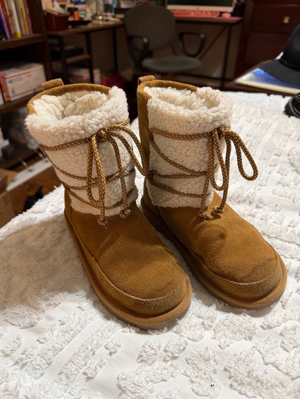 Kids Ugg Koolaburra Boots Size 1 Brown Winter Boots with White Panel in Front